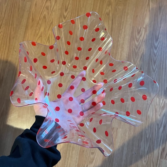🔴Set of 2, medium size red & clear polka dot ruffle bowls, lightly used🔴 - Picture 2 of 8